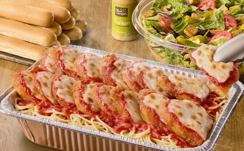 Olive Garden Family-Style Chicken Parmigiana Bundle (Serves 4-6)