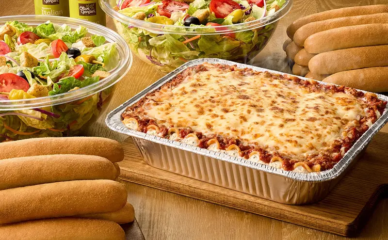 Olive Garden Large Family-Style Lasagna Bundle (Serves up to 12)
