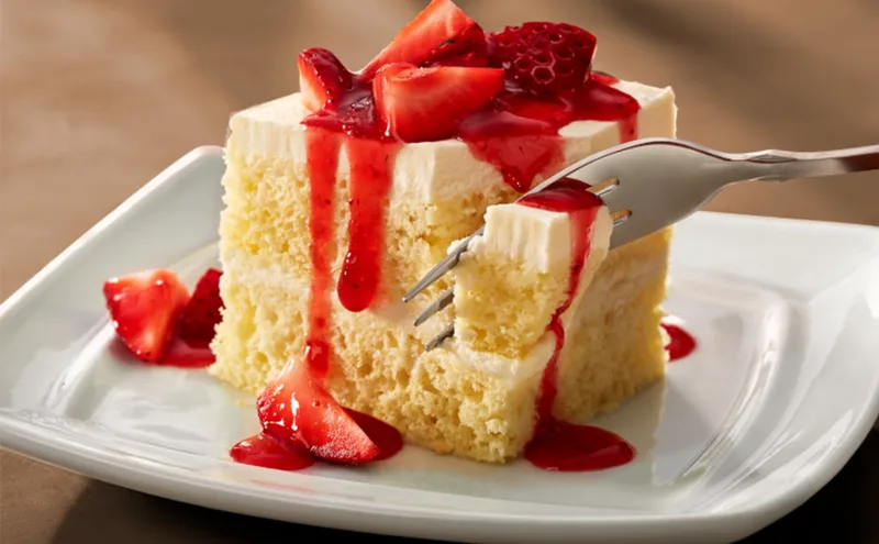 Olive Garden Strawberry Cream Cake